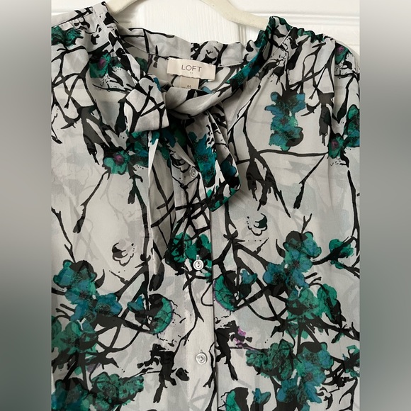 LOFT Sheer Blouse ๐ค Medium - Picture 7 of 7